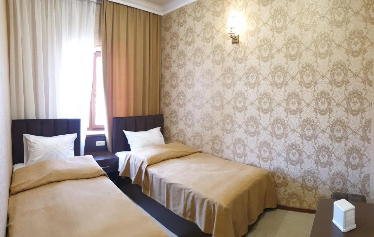 Hotel Khrchit Martuni Exterior foto