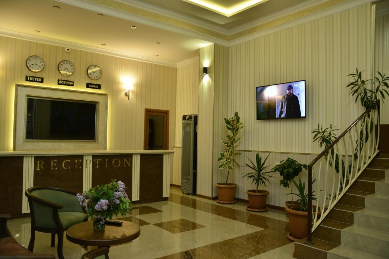 Hotel Khrchit Martuni Exterior foto