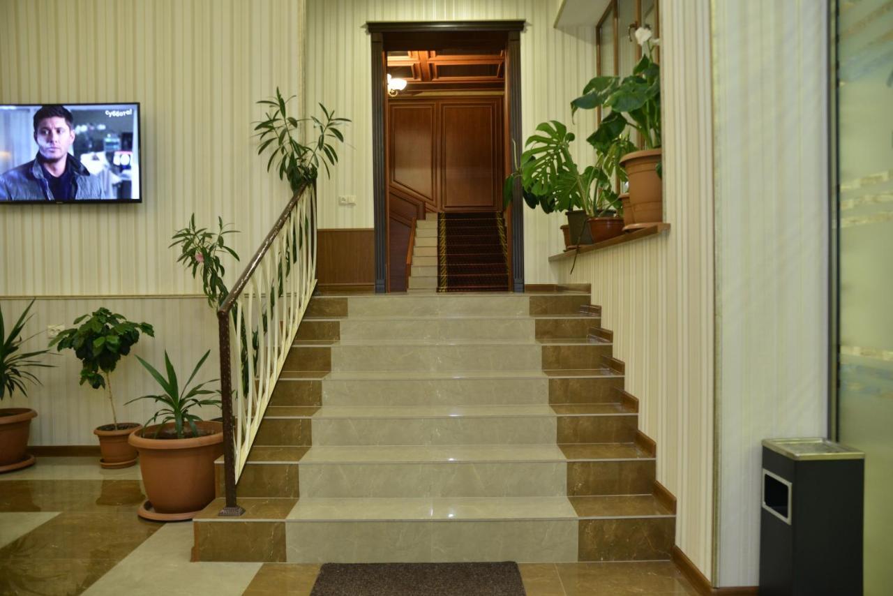 Hotel Khrchit Martuni Exterior foto